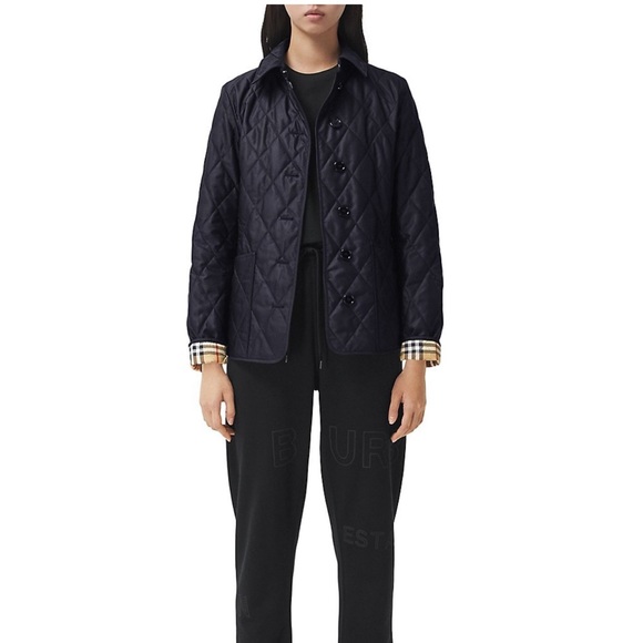 Burberry
Fernleigh Quilted Jacket , button front, worn only once - Picture 2 of 5